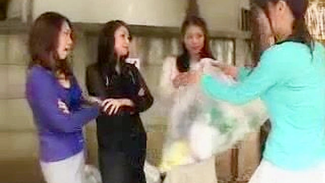 日本美人性感脱衣与挑逗