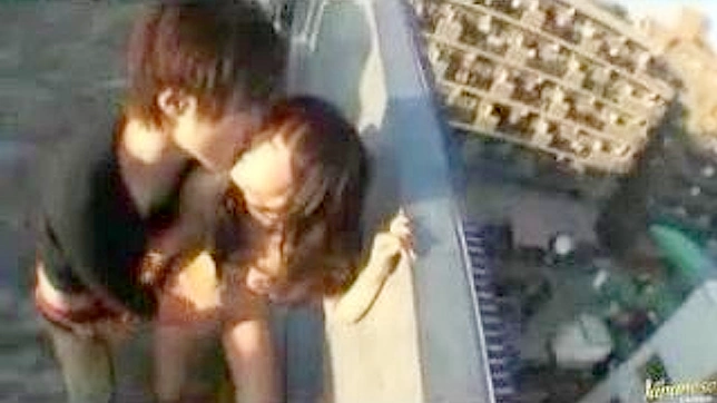 变态男孩在楼顶操弄东方女孩