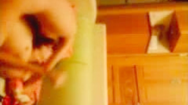 业余情侣在日本的亲密接触 - 高清XXX JAV影片