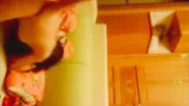 业余情侣在日本的亲密接触 - 高清XXX JAV影片