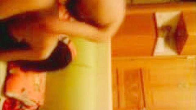 业余情侣在日本的亲密接触 - 高清XXX JAV影片