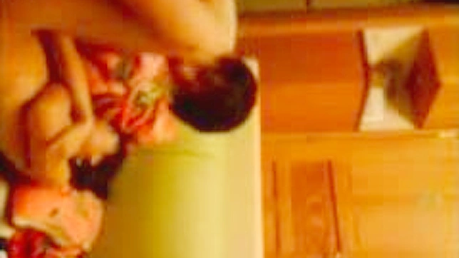 业余情侣在日本的亲密接触 - 高清XXX JAV影片