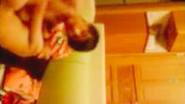 业余情侣在日本的亲密接触 - 高清XXX JAV影片