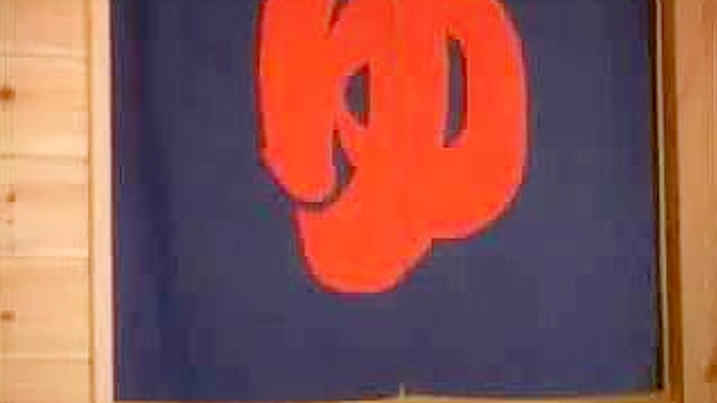 害羞男孩在泳池边幸运遇到两位日本女孩的艳遇