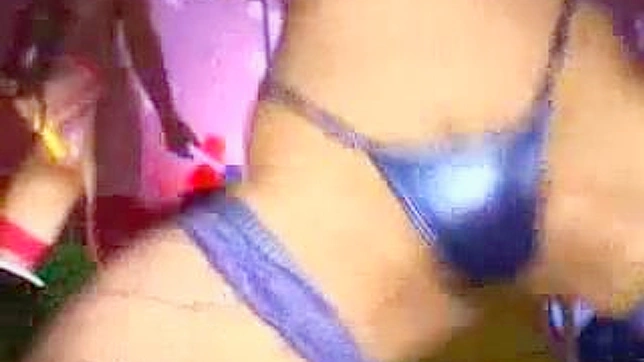 与狂野湿身的日本辣妹们的疯狂派对夜