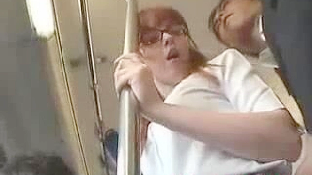 公共场所手指插入—一场JAV冒险之旅