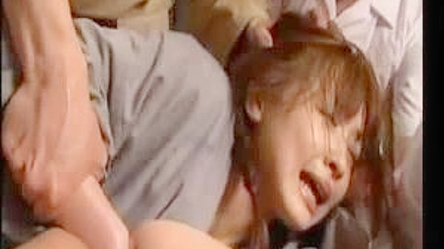 母女情在亚洲监狱色情视频中受考验