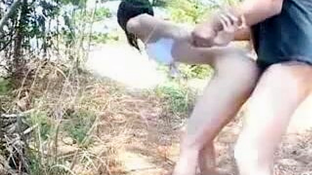 亚洲美人沙滩上的激情性爱