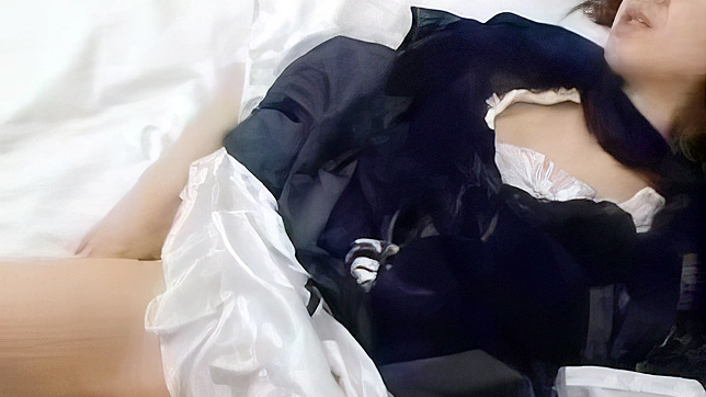 热辣日本女佣在酒店被陌生人狂做爱