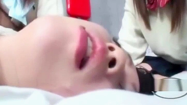 日本BDSM女同少女性爱：玩具刺激与手铐束缚