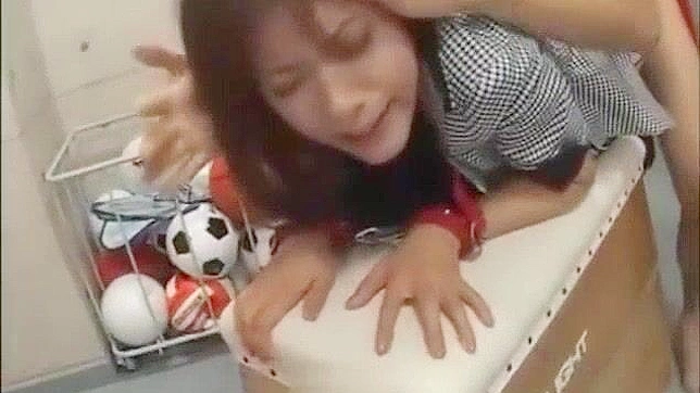 捆绑与口交：日本教师的后入式狂欢节