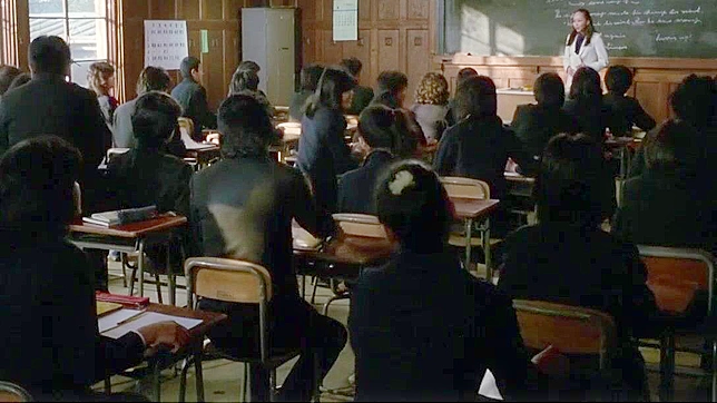 日本复古三人行：女教师与震动棒的激情时刻（高清）