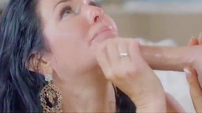 日本熟女被BDSM继子和好友轮番征服