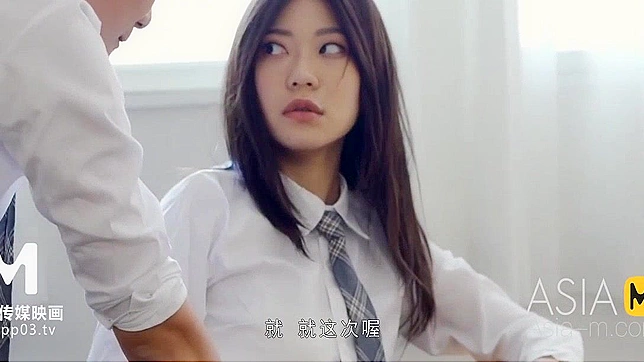 无码深喉：毛茸棕发女教师的公共诱惑旅程