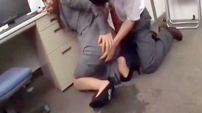 日本女教师小憩时意外变成激烈肛交体验