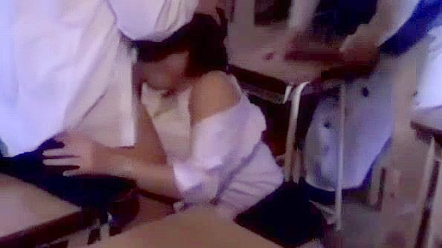 与笨蛋淫荡女教师的日本三人行