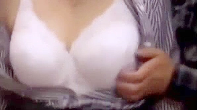 与笨蛋淫荡女教师的日本三人行