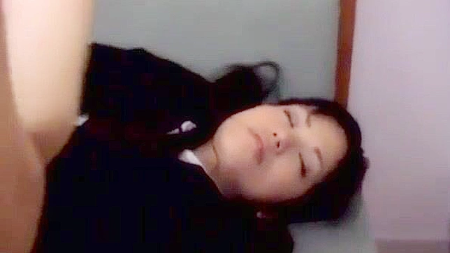 与笨蛋淫荡女教师的日本三人行