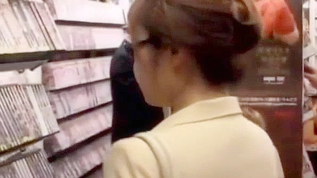 与笨蛋淫荡女教师的日本三人行
