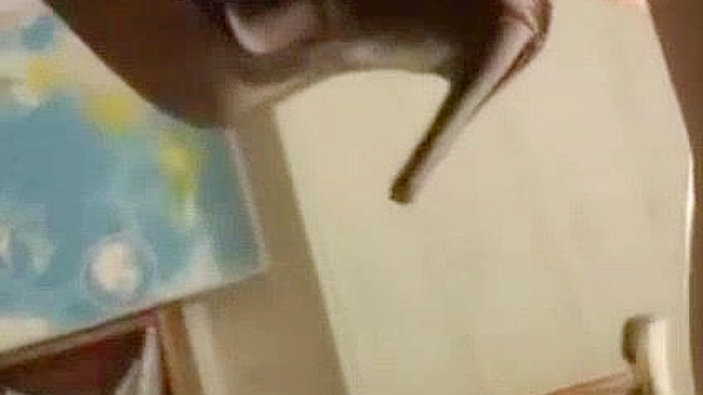 日本女教師與學生的狂野四人戰激情夜