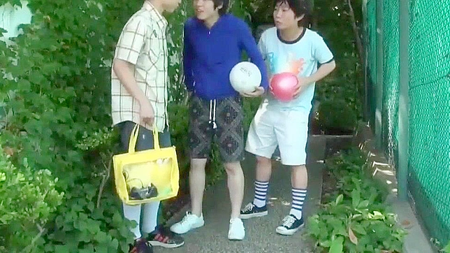 令人震惊的熟女老师让亚洲妻子在独家口交场景中受奴役