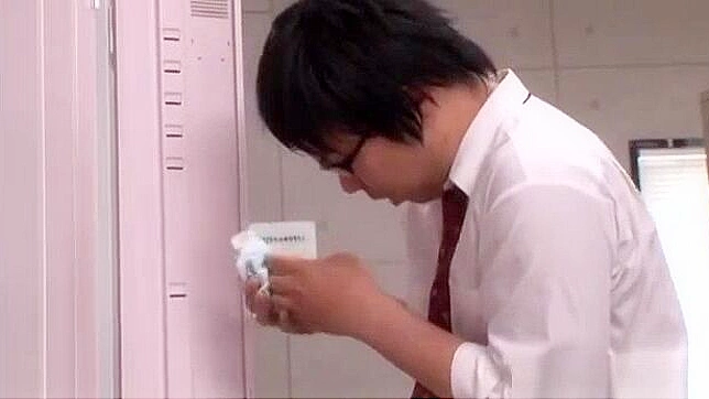 日本口交女王小川真子在教師角色中瘋狂奶操做愛