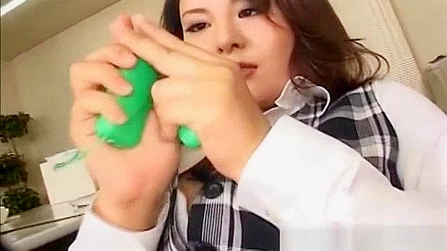 熟女秘书的办公室独乐时光