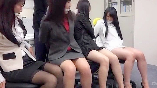无码群交：穿丝袜绑带的日本办公室女郎