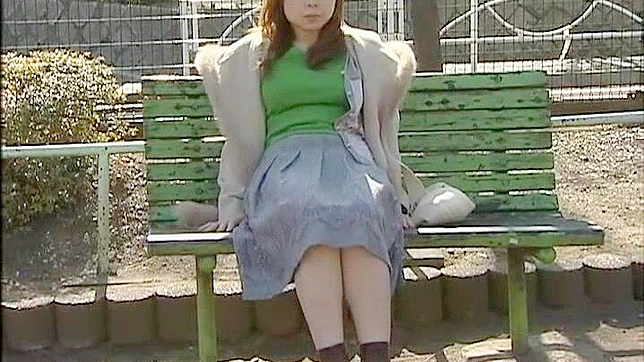 日本熟女在办公室用大奶和阳具玩具的肮脏任务