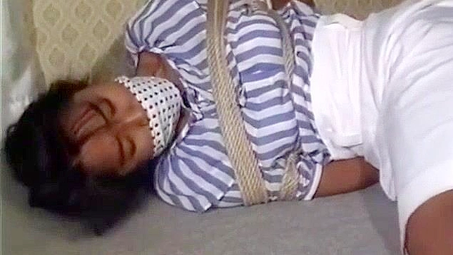 日本OL的BDSM幻想：绑缚蒙嘴小胸深喉绷带束缚