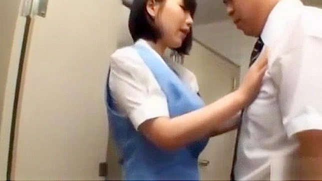 日本巨乳女秘书喷水口交高潮吞精液