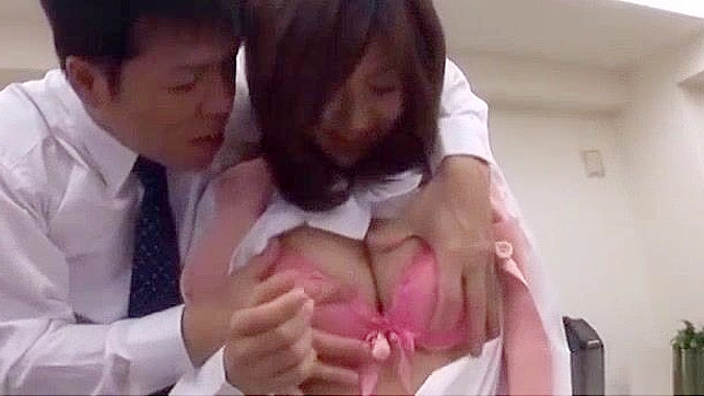 日本OL穿着丝袜被激烈撞击高潮射精喷水湿潮