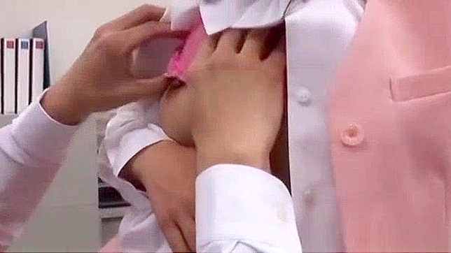 日本OL穿着丝袜被激烈撞击高潮射精喷水湿潮