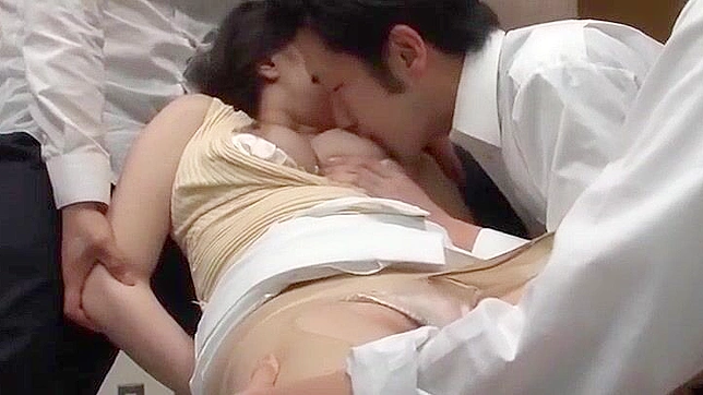 东方迷恋：性感熟女松山爱的办公室手交与口活