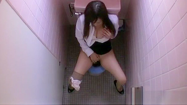 日本熟女千佳晴野的办公室自慰热戏