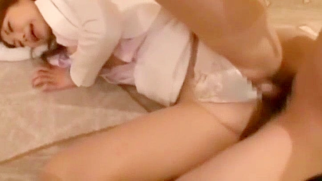 日本色情视频：办公室巨乳狂热口交幻想