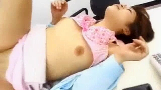 风华绝代的片仓梨奈办公室激战！无遮挡口爱与剃光比基尼场景