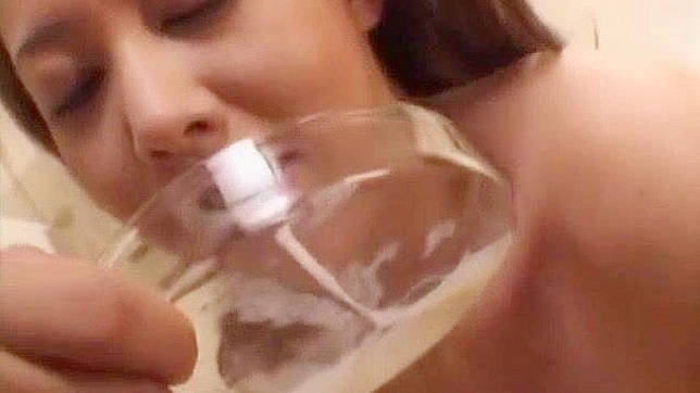 释放内心欲望，享受极致口交与浓密精液喷射的快感。