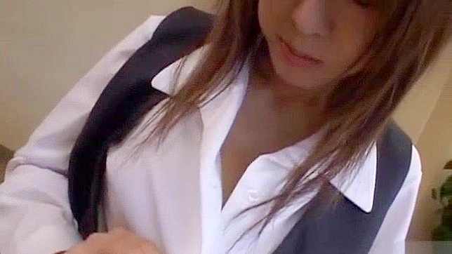 日本熟女中野千夏在办公室用阳具和丝袜的狂热性爱