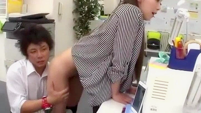 日本AV视频：TS办公室2.0 – 淫靡的亚洲女职员