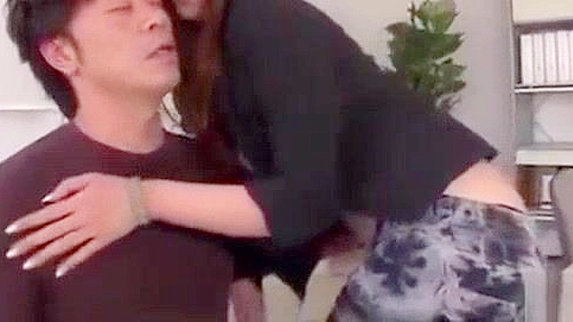 优衣的办公室无码肛交淫吹与体内射精