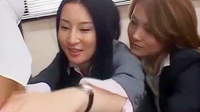 日本办公室女郎群交囚禁角色扮演色情片