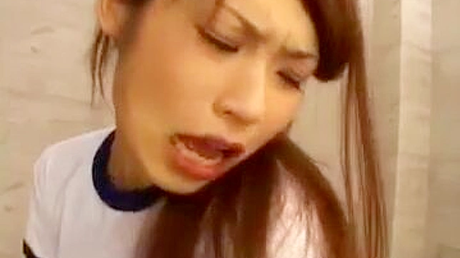 日本女学生的爆炸式XXX乐趣：仅限成人观看！