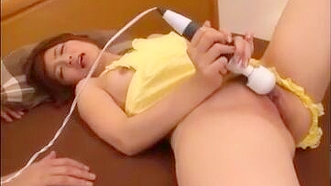 针灸大师用娴熟手指挑逗紧致处女阴部