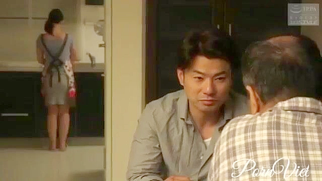 火辣偷情的亚洲妻子得到极致快感狂野激情！