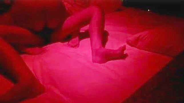 激情四射的日本情侣在密室中狂热做爱