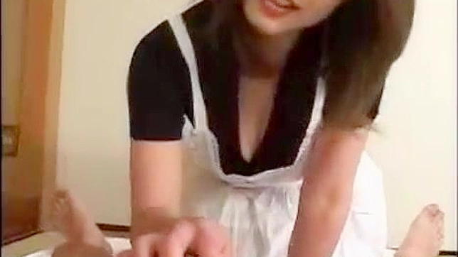 疯狂的XXX场景：亚洲按摩师在按摩店被揉搓和操弄