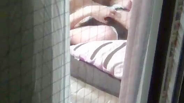狂野亚洲热辣美女被插得高潮不断喷射湿漉漉的蜜穴