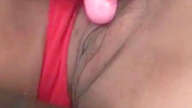 超性感的日本大胸妹子穿着紧身裙用震动棒自慰