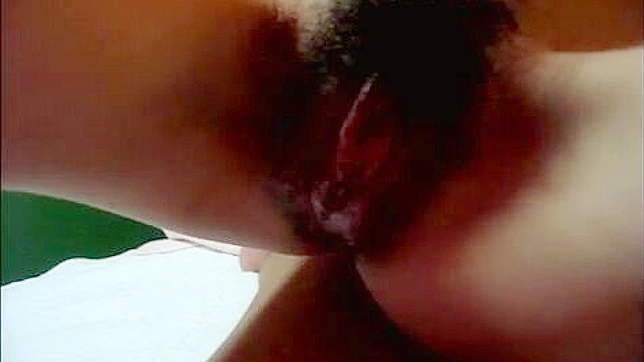 亚洲少女在激情性爱冒险中玩得疯狂